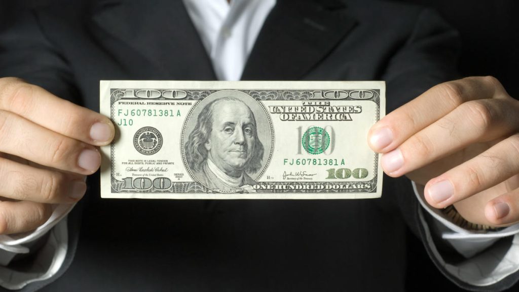 3 Instances When Requesting $100 Bills at the Bank is Not Recommended
Avoid Asking for $100 Bills at the Bank in These 3 Situations
Times When It’s Inadvisable to Request $100 Bills From the Bank