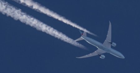 Boeing Engineer Raises Concerns About Global 787 Fleet Maintenance