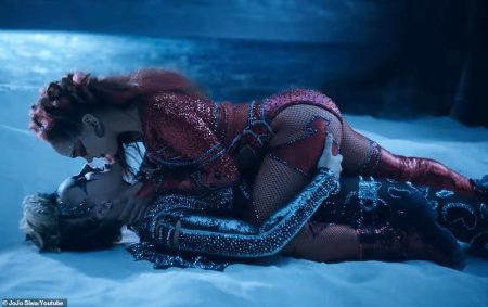 Jojo Siwa’s Bold and Controversial Music Video: Dance Moms Star Embraces New Image with Provocative Choreography and Costumes, Surprises Fans with Intimate Displays and Trendy Kiss Catsuit