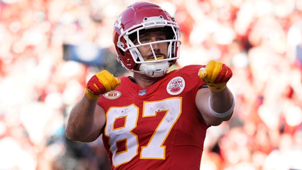 Travis Kelce becomes highest-paid tight end in NFL with Chiefs extension that lasts 2 years