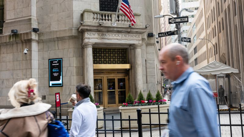 Stocks fluctuate amid concerns of possible Iran attack and rising inflation concerns