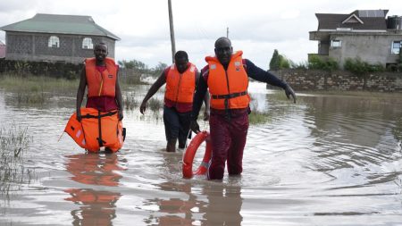 Flooding in Kenya claims lives of over 70 people with more rain predicted for the weekend