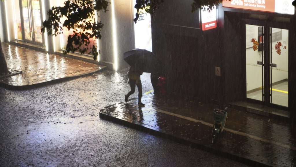 7 people killed by violent storms in eastern China, including 3 who fell from their apartments