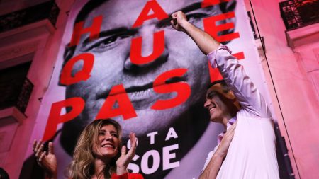 Journalists rally in support of Spanish PM and wife, condemn right-wing media and parties in manifesto