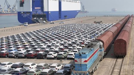 March sees a 7.5% decline in China’s exports, with imports also following suit amid slowing demand