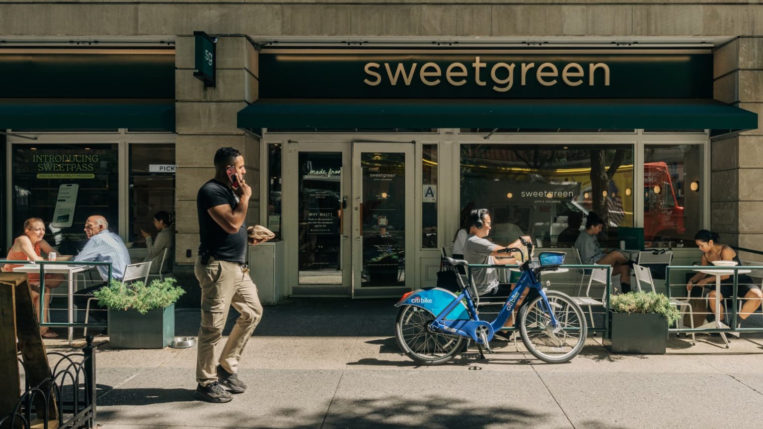 Sweetgreen’s stock surges by 34% following revenue outperformance