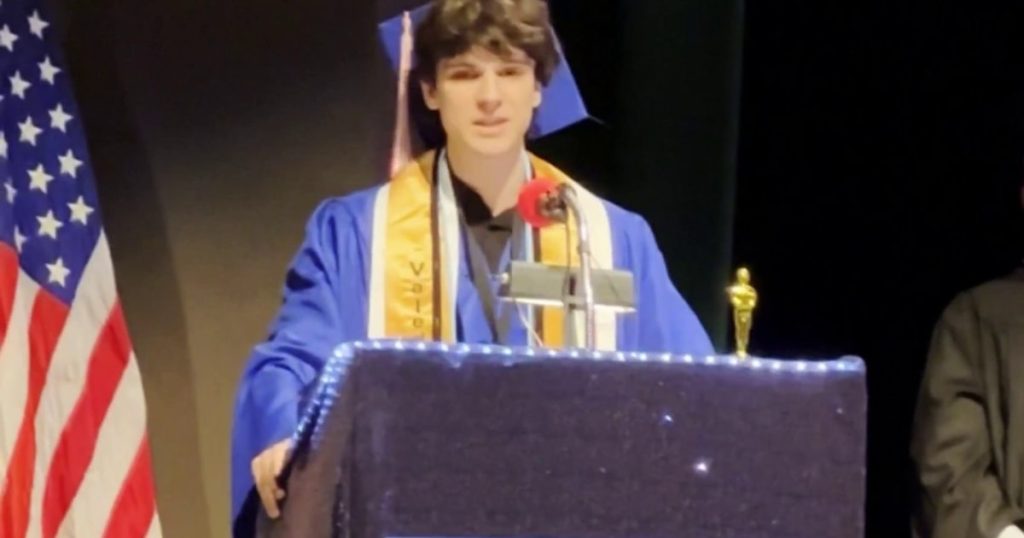 High school valedictorian delivers a powerful graduation speech following a personal loss
