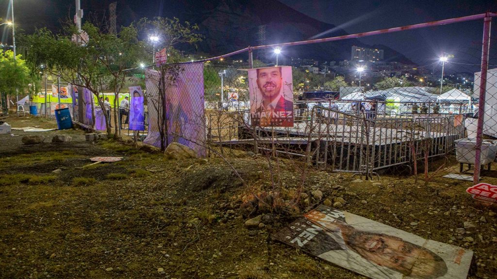 Strong wind at Mexican presidential campaign rally results in fatalities as stage collapses