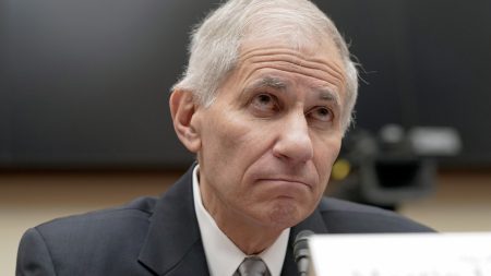 Top Democrat Urges Biden to Replace FDIC Chairman and Address Agency’s ‘Toxic Culture’