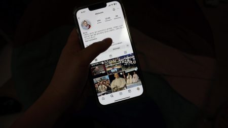 Social media influencers are attracting a growing interest in Buddhism among young South Koreans.