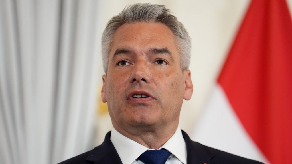 Despite controversial vote, Conservative Austrian Chancellor decides to remain in coalition with left-wing Greens