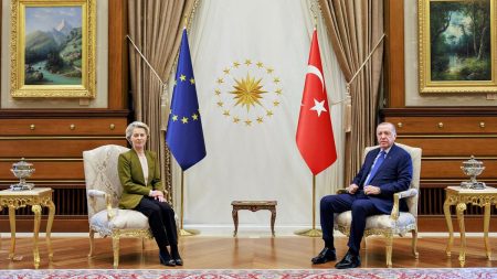 rewrite this title Erdoğan seizes meeting with von der Leyen to demand EU-Turkey upgrade