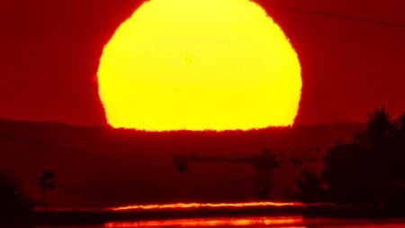 rewrite this title 'Don't mess with the sun's rays,' EU scientists warn