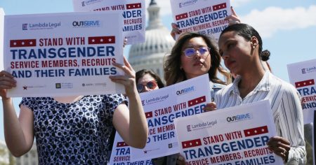 rewrite this title Trump signs executive order barring transgender people from military service
