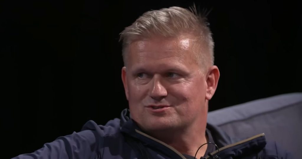 rewrite this title Erling Haaland’s father hits back after Arsenal’s three digs at Man City striker