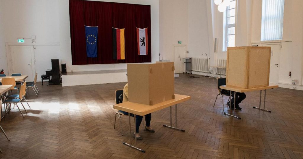 rewrite this title in english Domenica il voto in Germania, una corsa a quattro con CDU favorita e AfD verso un risultato record
