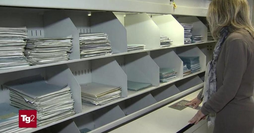 rewrite this title in english Le nuove norme sui concorsi pubblici e le ipotesi allo studio del governo contro il caro energia