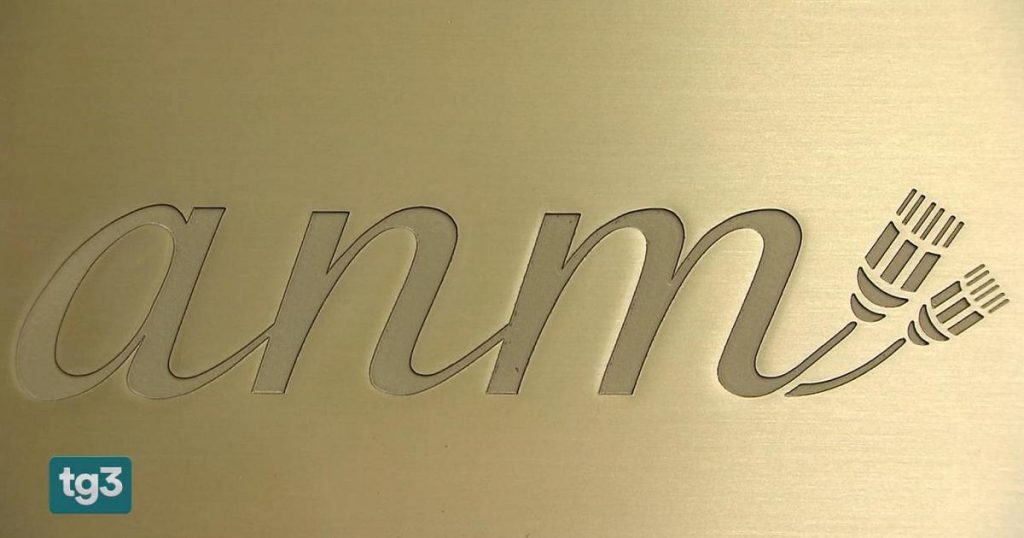 rewrite this title in english Le reazioni politiche alla sentenza Delmastro