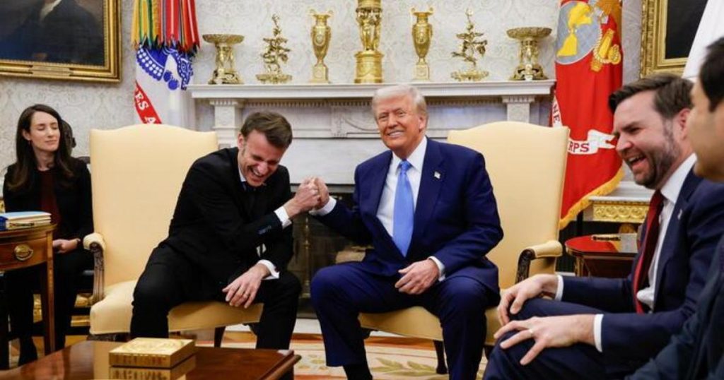 rewrite this title in english Macron in missione da Trump: “Pace non significa resa dell’Ucraina, deve restare uno Stato sovrano”