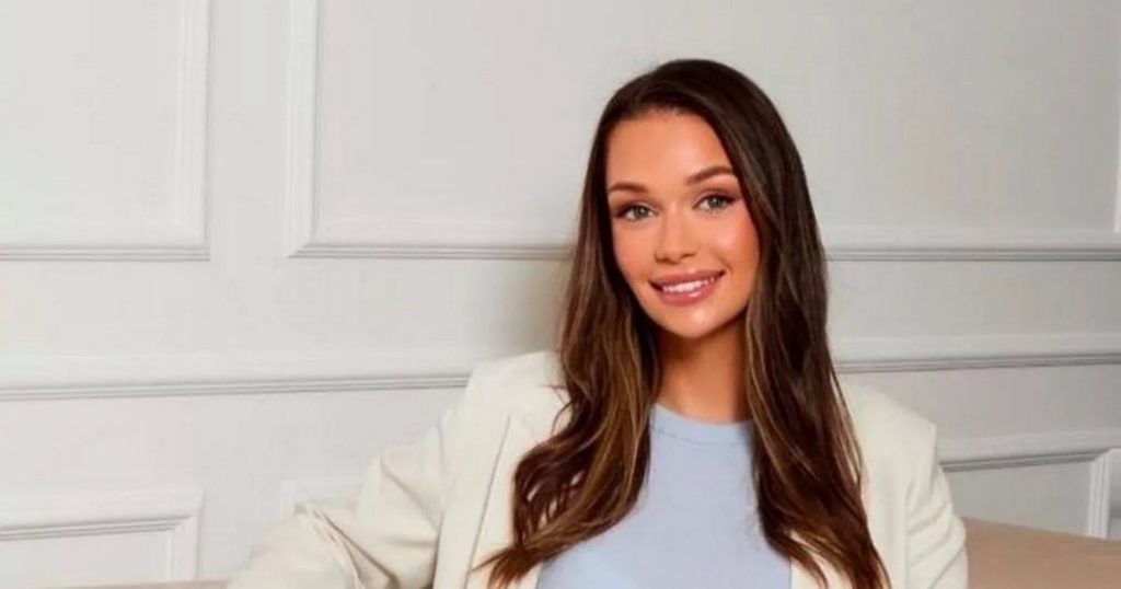 rewrite this title Mum-of-three ‘forced to spend years hiding her mouth’ after botched lip filler