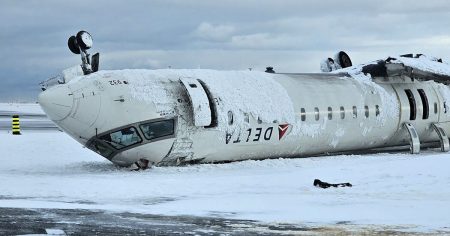 rewrite this title Delta Offers $30,000 to Passengers on Plane That Crashed in Toronto
