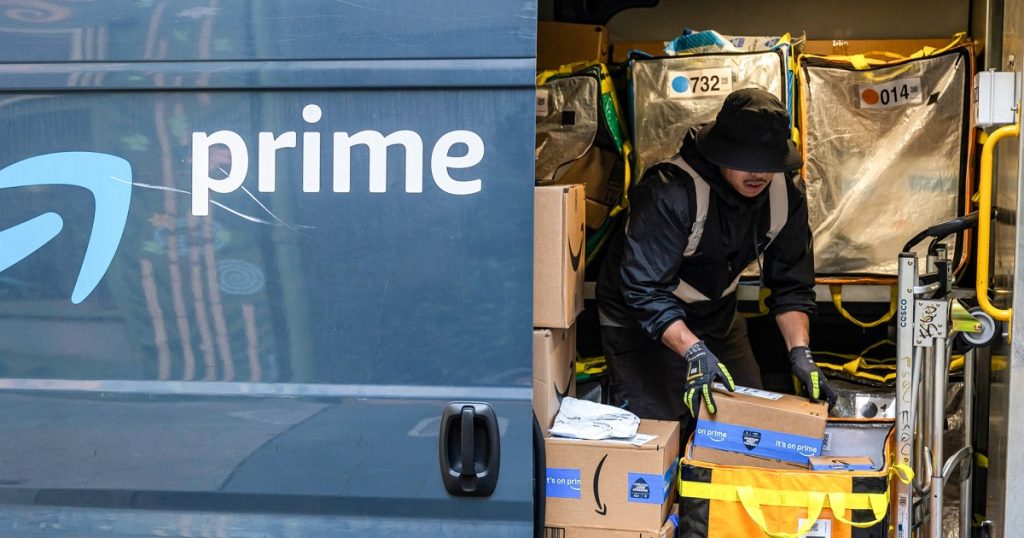 rewrite this title Amazon workers reject union in vote at North Carolina warehouse