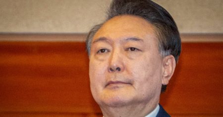 rewrite this title Prosecutors compare South Korean president Yoon to a dictator as impeachment trial nears end