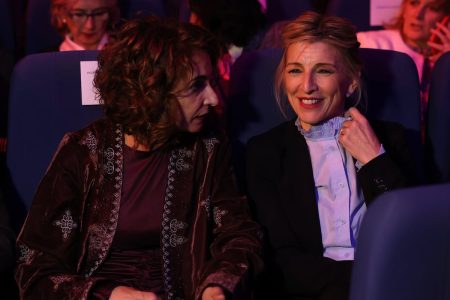 rewrite this title in english PP y Sumar votan juntos sin el PSOE en el Congreso para reclamar más financiación para Aragón