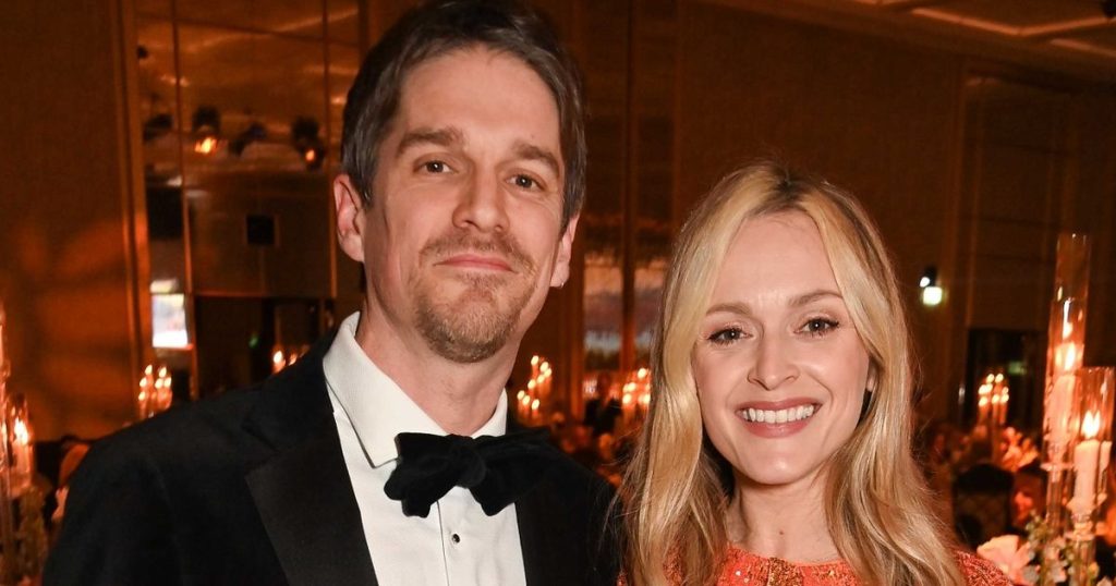 rewrite this title Fearne Cotton shares passionate kiss with TV director weeks after marriage split