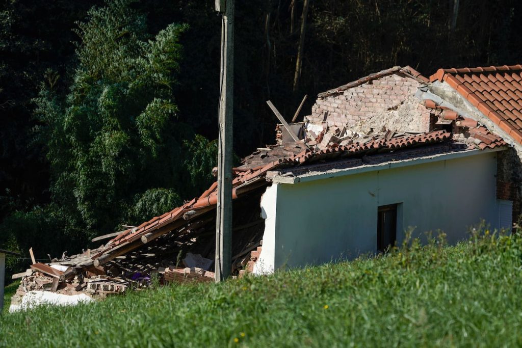 rewrite this title in english El derrumbe de un tejado en Asturias provoca heridas a 12 personas, siete de ellas menores de edad
