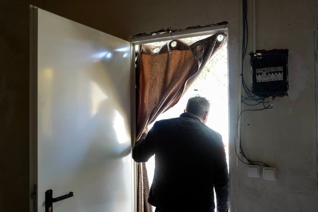 rewrite this title in english El Consejo de Europa confirma que España viola la Carta Social Europea por dejar sin luz a la Cañada Real de Madrid