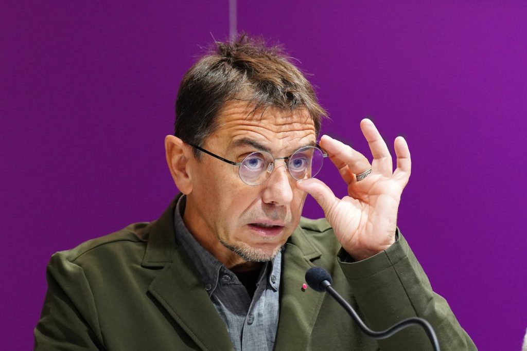 rewrite this title in english La Complutense investiga a Juan Carlos Monedero por una denuncia de acoso sexual