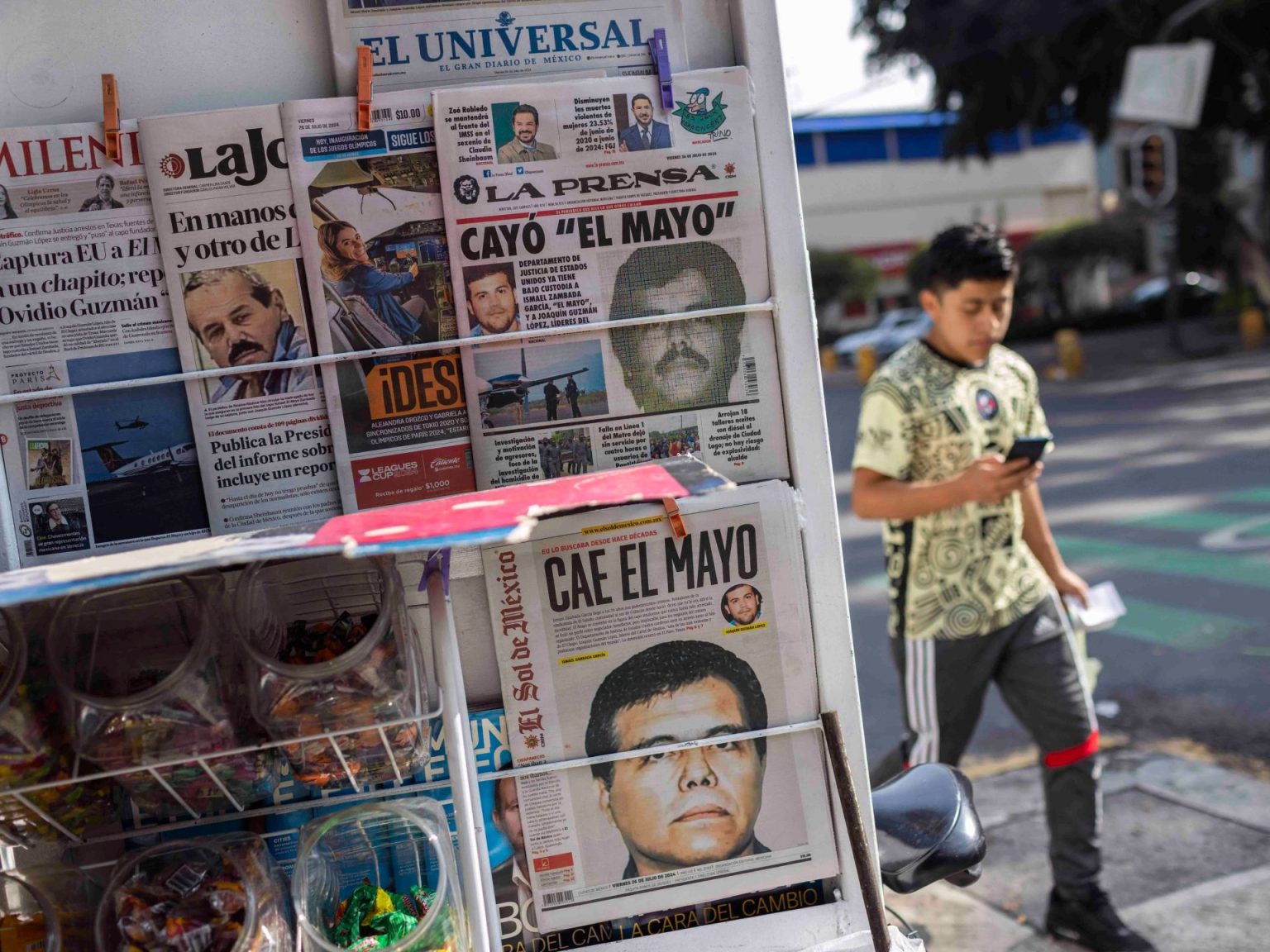 rewrite this title ‘Most wanted’ Dutch drug kingpin who once faked death killed in Mexico