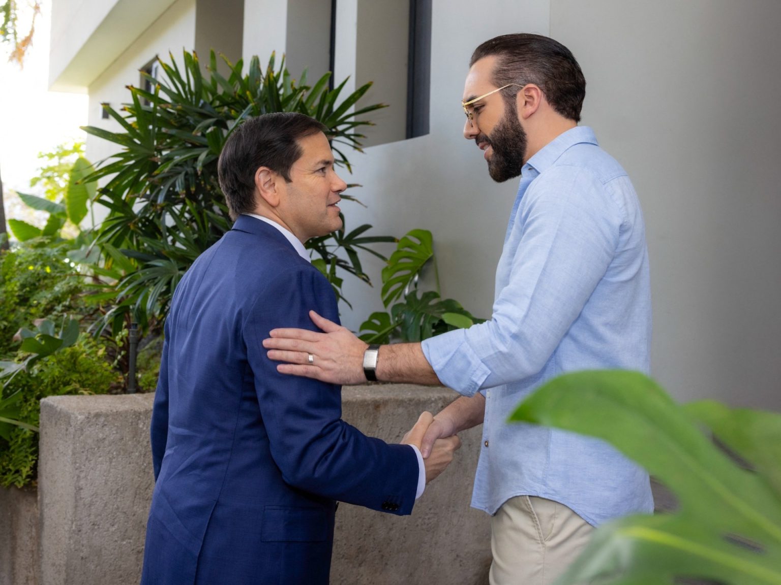 rewrite this title El Salvador offers to jail US convicts in ‘unprecedented’ proposal