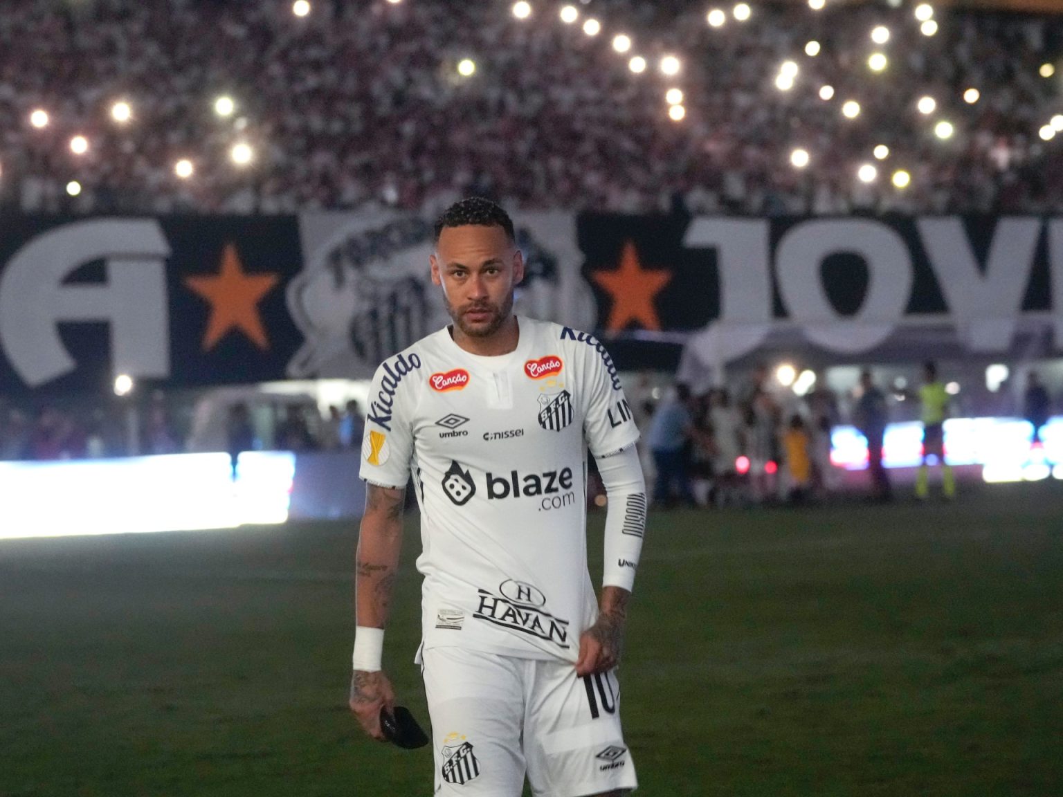 rewrite this title ‘I have no words’: Neymar plays for Santos in emotional homecoming
