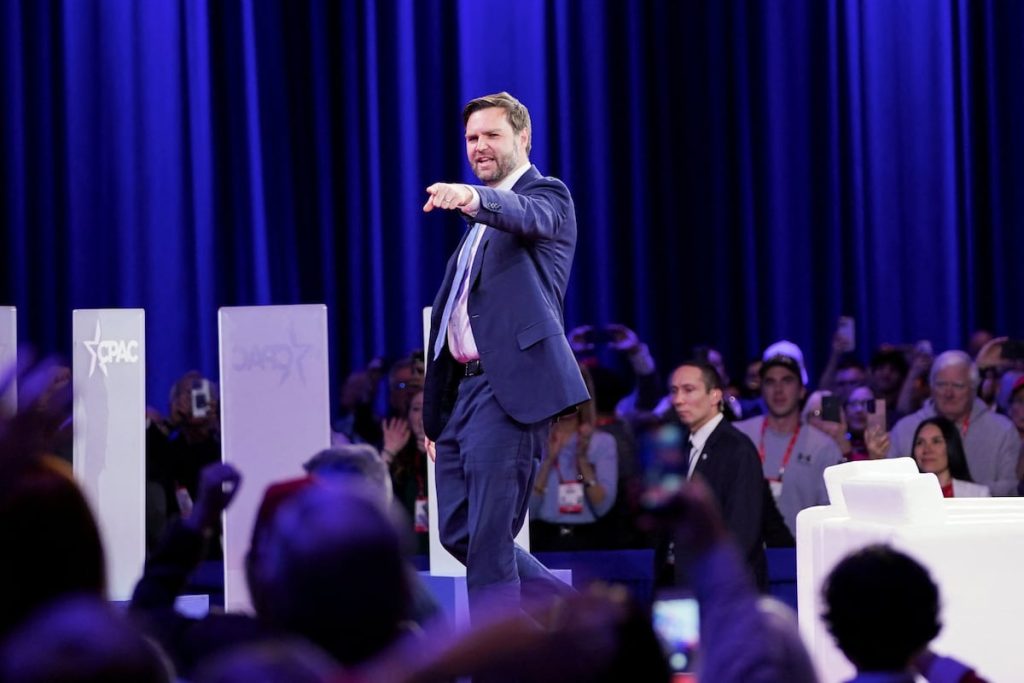 rewrite this title in english Cumbre ultra europea en la corte de Donald Trump