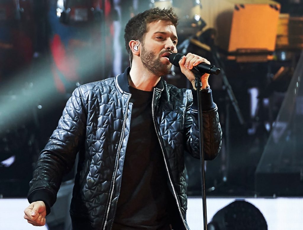 rewrite this title in english La Junta de Andalucía reparte sus medallas de 2025 entre investigadores, empresarios y artistas