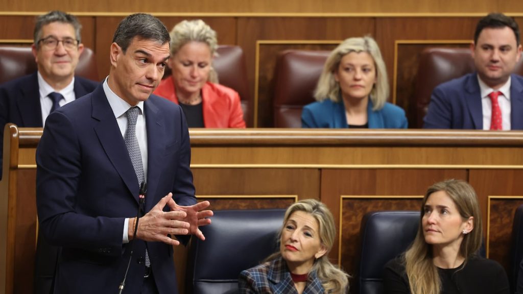 rewrite this title in english El Congreso aprueba el escudo social recortado con la única oposición de Vox