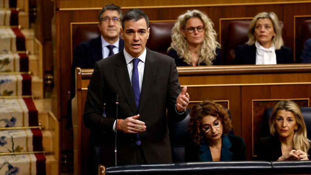 rewrite this title in english Última hora de la actualidad política, en directo | Sánchez defiende la quita de deuda autonómica y Feijóo la califica de “regalo fiscal que pagan todos los españoles”