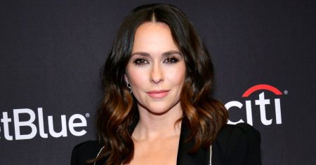 rewrite this title Jennifer Love Hewitt Shares Makeup-Free Selfie in Honor of Her 46th Birthday