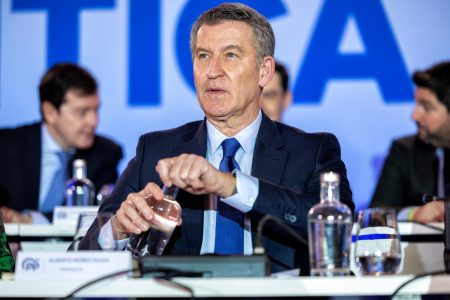 rewrite this title in english Feijóo abona la lucha con Abascal: “El primer objetivo de Vox es hacer oposición a la oposición”