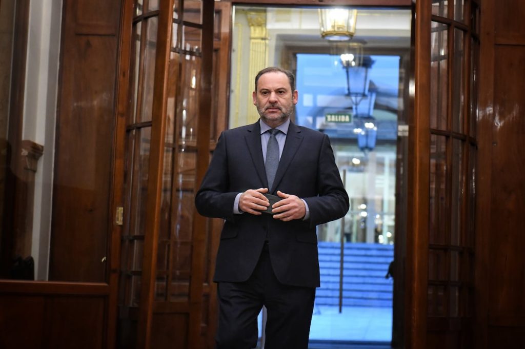 rewrite this title in english El Supremo acelera la investigación sobre Ábalos