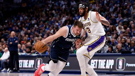 rewrite this title Lakers, Mavericks pull off wild blockbuster as Luka Dončić, Anthony Davis swap teams: reports