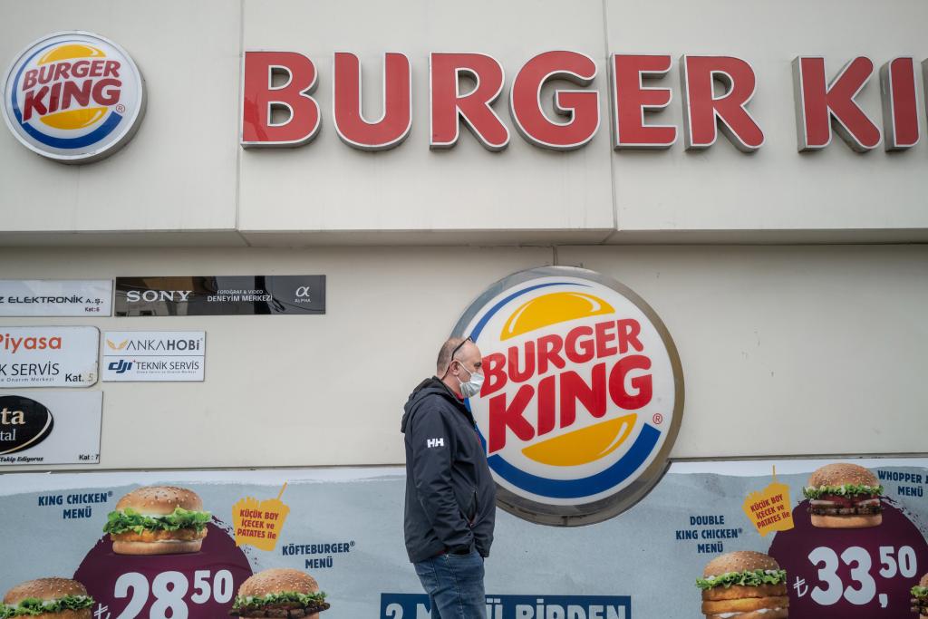 rewrite this title Burger King customer bemoans ‘absolutely disgusting’ meal that cost a fortune at airport