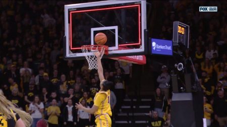 rewrite this title Juju Watkins steals and scores buzzer-beating layup to give USC 29-28 lead over Iowa at halftime