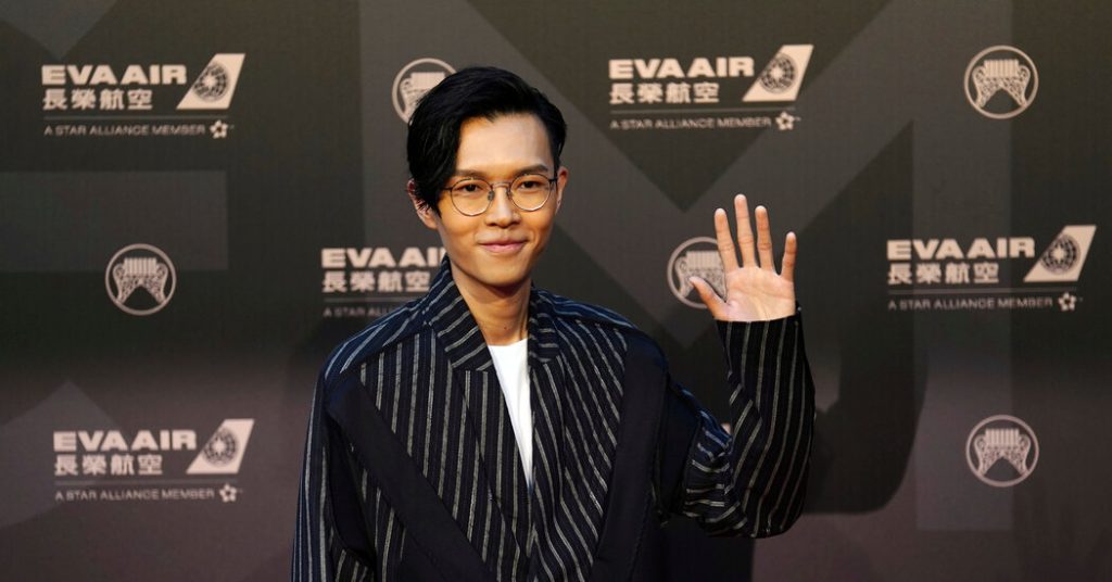 rewrite this title Khalil Fong, Hong Kong Singer-Songwriter, Dies at 41