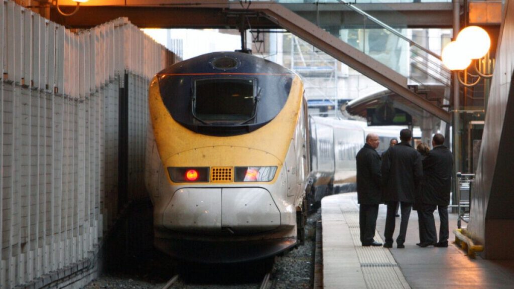 rewrite this title Eurostar trains cancelled after unexploded WWII bomb found in Paris