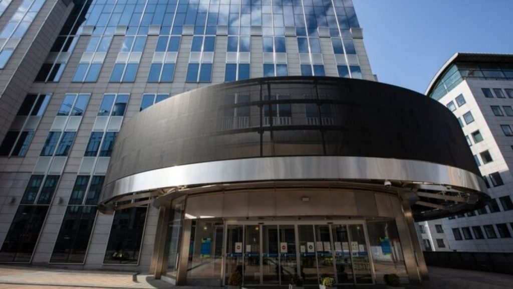 rewrite this title Huawei lobbyists barred temporarily from the European Parliament