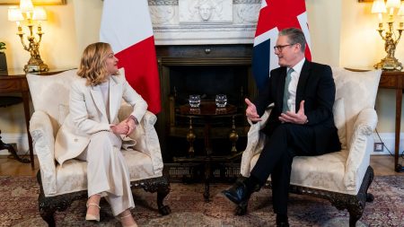 rewrite this title 'Italy and the UK can build bridges' Giorgia Meloni tells Keir Starmer