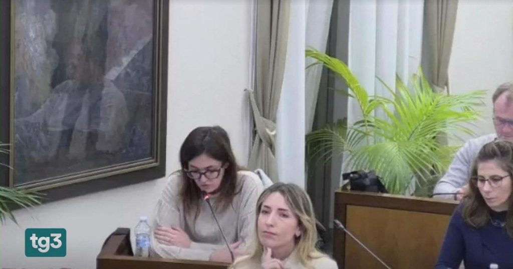 rewrite this title in english Dimessa consigliera Treviglio che aveva chiesto a collega incinta di lasciare